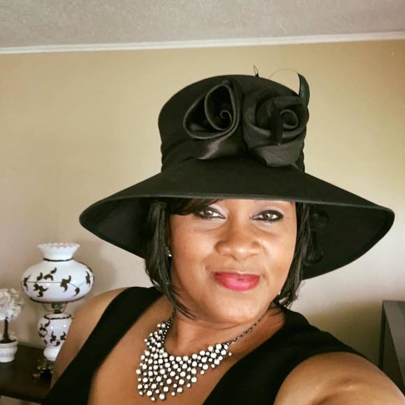 Meet your Posher, Cornelia - Picture 1 of 1